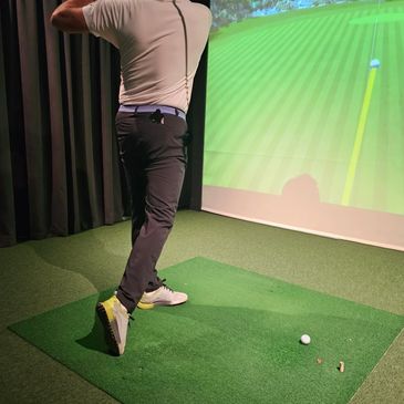 a home golf practice net, launch monitor and golf course projector