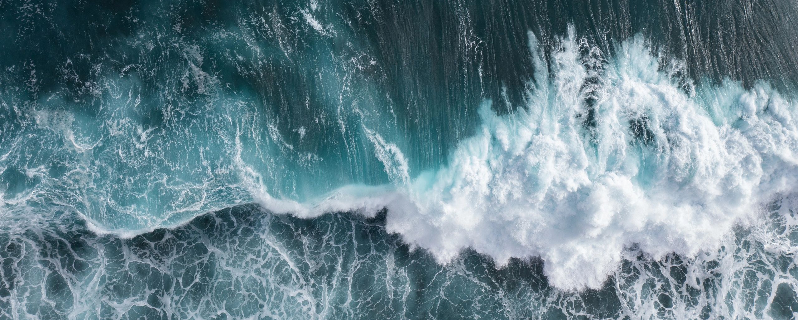 Water wave cresting and foaming