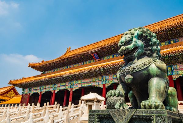Imperial guardian lion statue at a traditional Chinese palace.