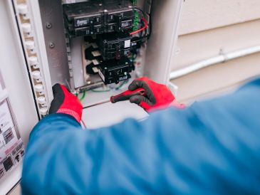 Commercial electric, replacing breakers in a electrical panel