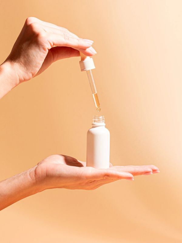 someone holding a serum vial for treatment. 