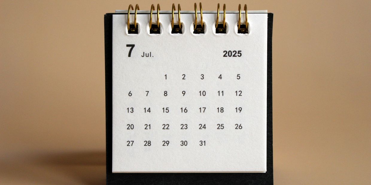 A desk calendar showing July 2025 with a minimalist design.