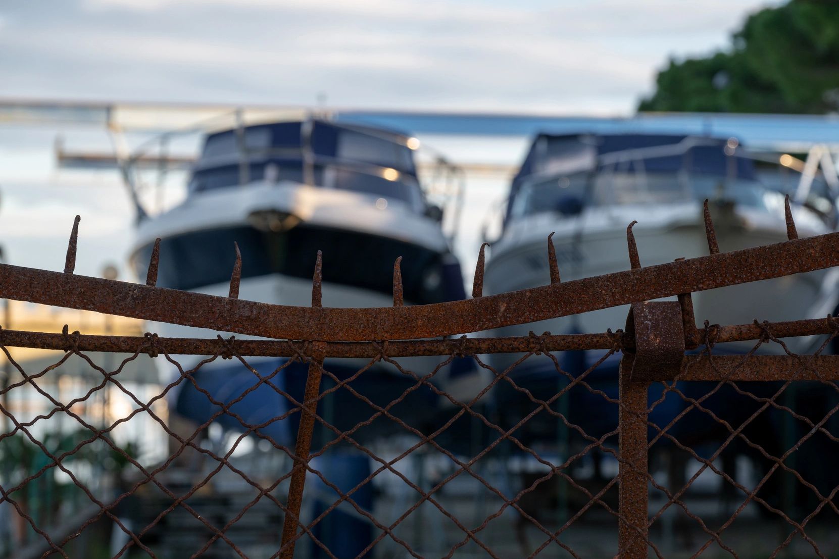 removing rust from boats, yachts, shipyards, marinas in florida and new york 