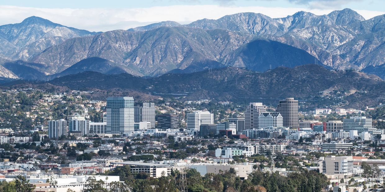 Mobile glass and windshield repair, rock chip repair and crack repair in Burbank CA/