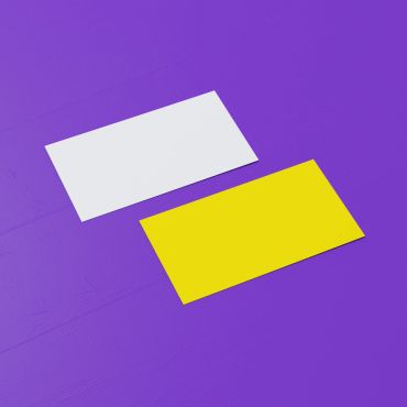 Dois cartões retangulares, um branco e um amarelo, sobre fundo roxo.