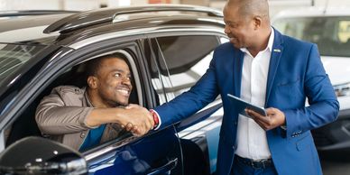 Two men are shaking their hands