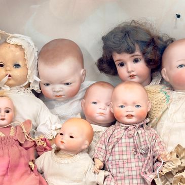 We offer one of the widest selections of collectibles. Our online store deals mainly with vintage do
