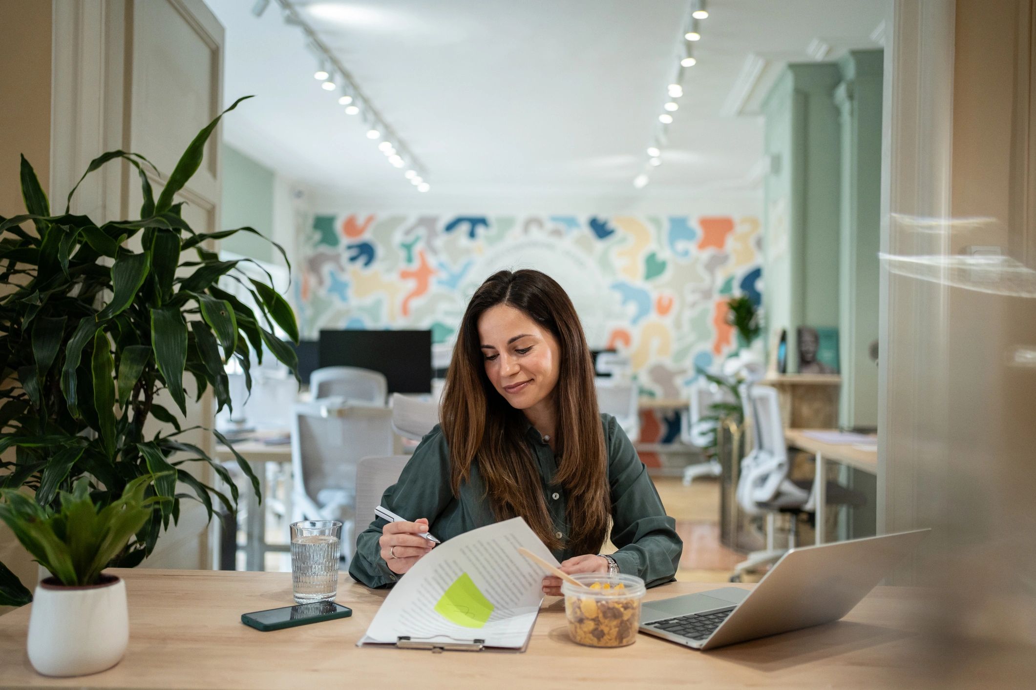 A statue of lady justice holding the scales.