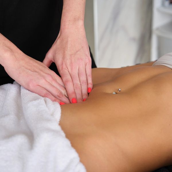 Massagem pós-operatória com foco em edemas, fibroses e cicatrização mais rápida.