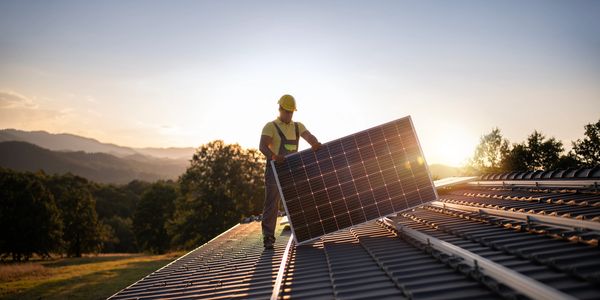 A digital dashboard showing solar energy data, weather forecast, battery status, and energy balance.