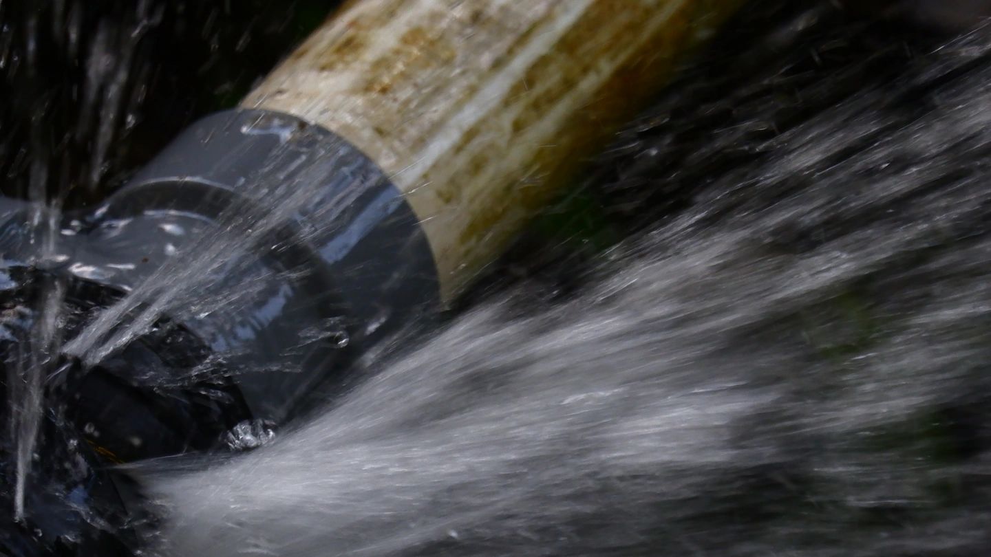 Waterline busted in Hammond