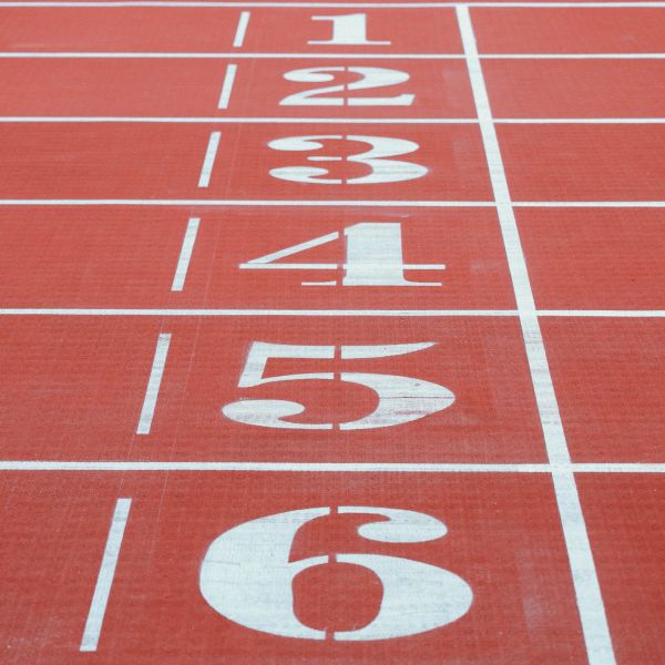 Red running track with lanes 1 to 6 marked in white.