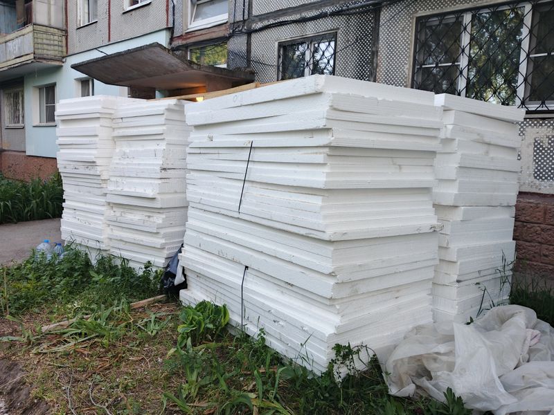 large sheets of foam plastic for insulating roofs and walls of houses