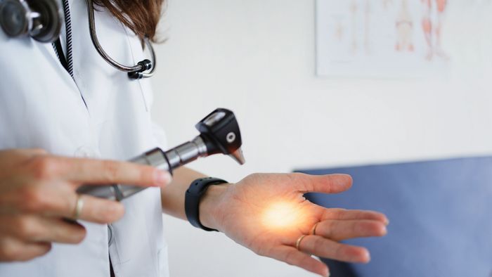 Storefront of American Hearing Aid clinic offering audiology services.