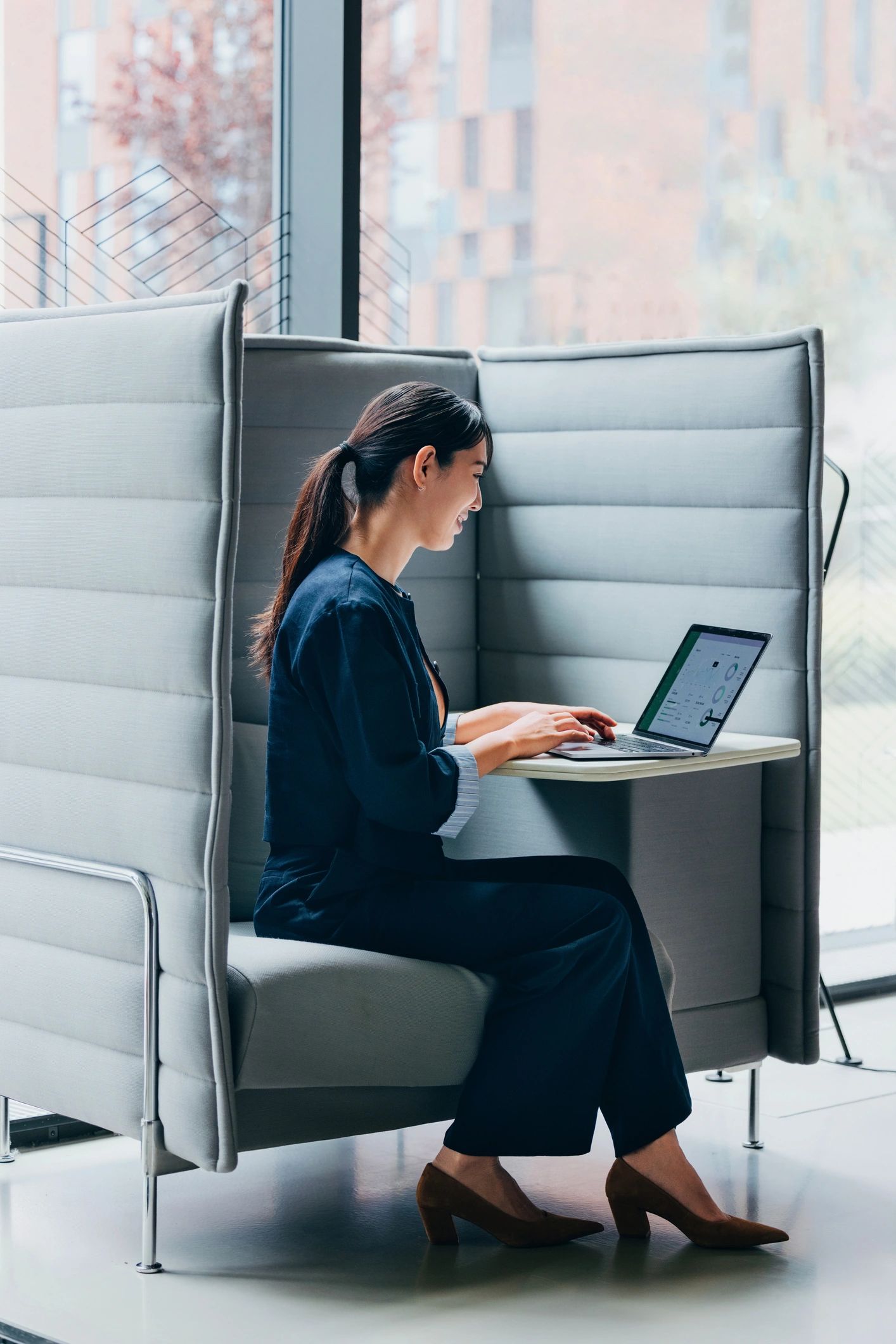 Best Home Office Desks for Small Spaces in 2026