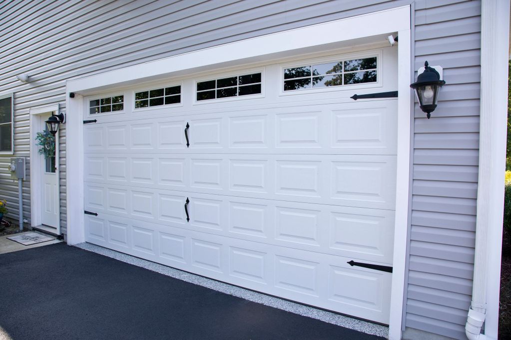Stylish & Custom Garage Doors