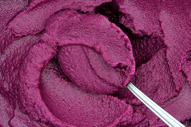 ACAI CREAM TEXTURE WITH METAL SPOON