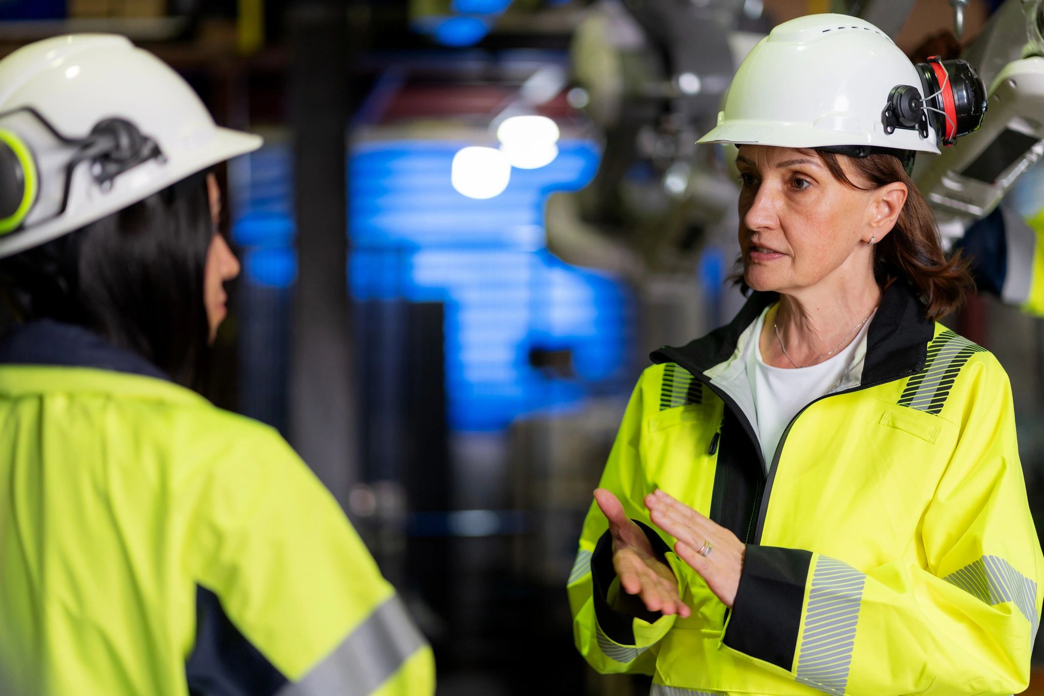 Manufacturing team working together to optimize operational efficiency