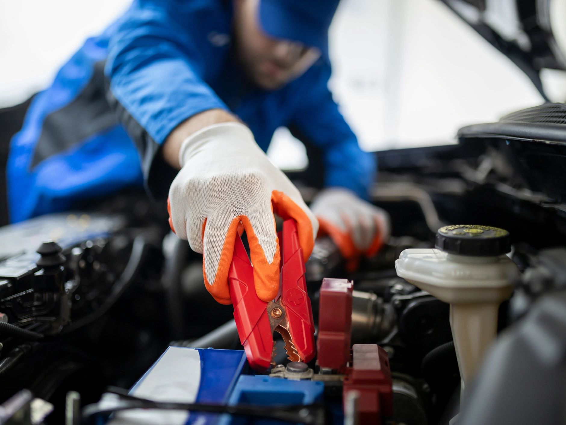 Dead battery, mate? 24/7 jump starts in Stockport & Manchester. Call JR Car Recovery now!