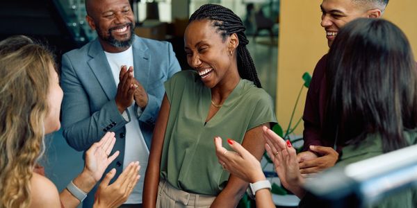 Dirigeants noirs et professionnels diversifiés réunis autour d’une vision commune au Canada.
