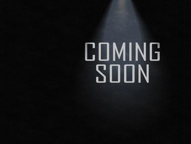 Texto "Coming Soon" iluminado en fondo oscuro.