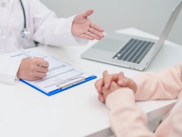 Doctor discussing medical information with a patient in a consultation.
