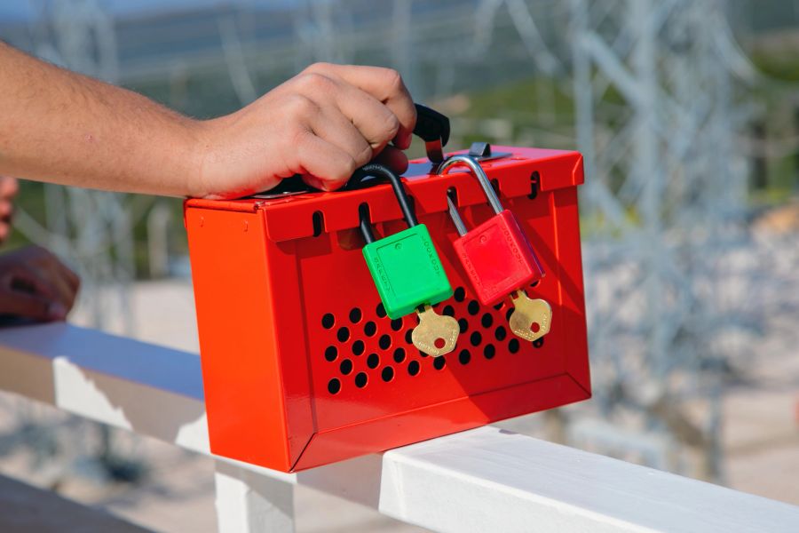 How AI Is Helping Australian Maintenance Engineers with Safety Compliance