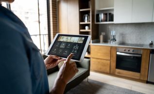 Ecoer smart HVAC system connected to cloud via smartphone.