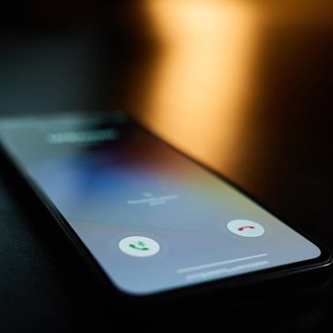 Smartphone displaying incoming call screen.