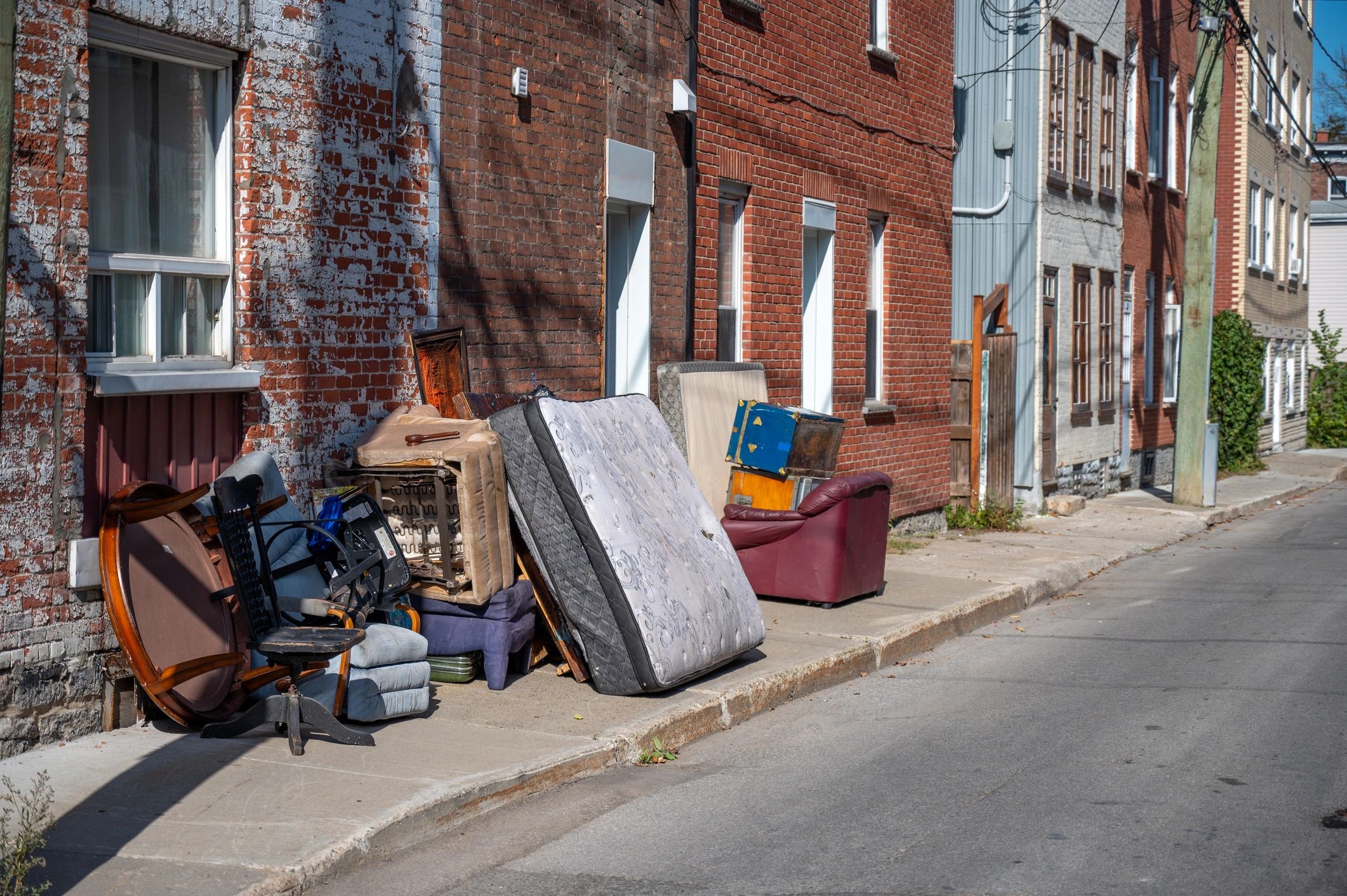 Cheap & Efficient Junk Removal in Vieux-Longueuil