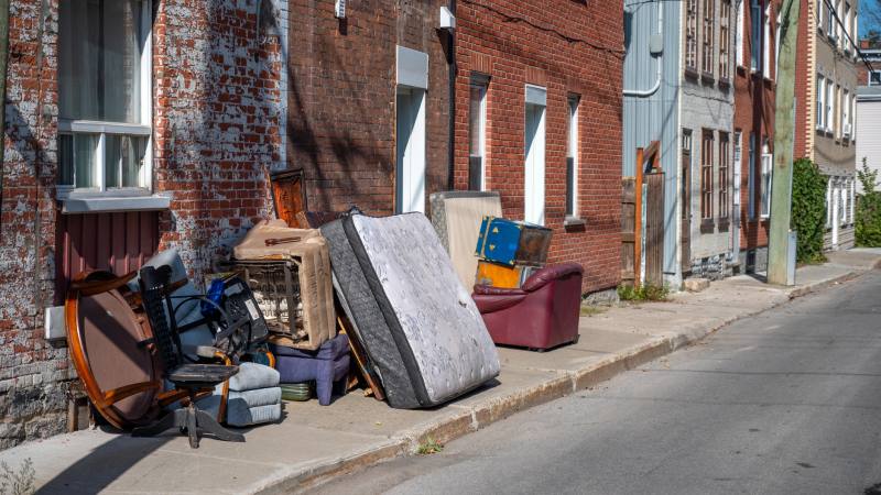 Cheap & Efficient Junk Removal in Vieux-Longueuil