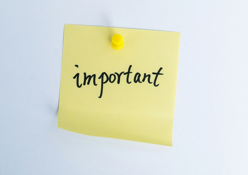 Important text on paper post it pin on white background