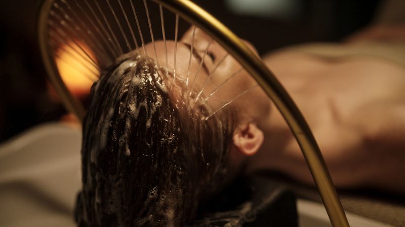 A relaxing treatment for the head and hair.