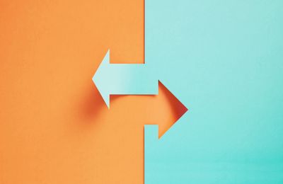 Two opposing arrows represent the push and pull of a trauma bond and the conflicting emotions.