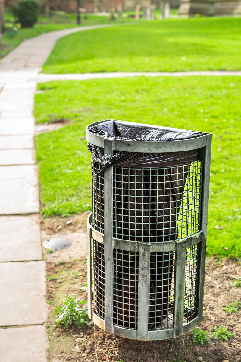Garbage bin in a public park in Nottinghamshire, England.