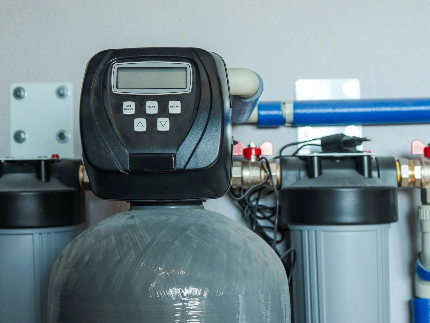 Whole-home water softener with control valve and resin tank