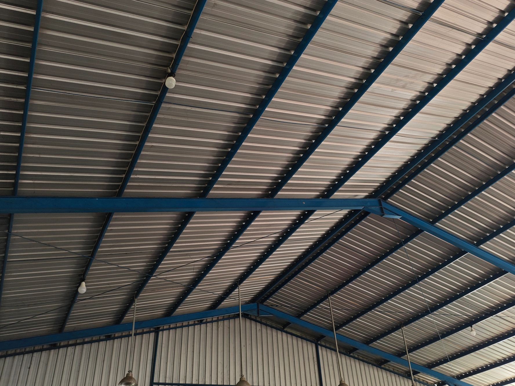 Sandviç panel çatı tamiri, sandviç panel izolasyonu, çatı paneli tamiri, çatı paneli onarımı.