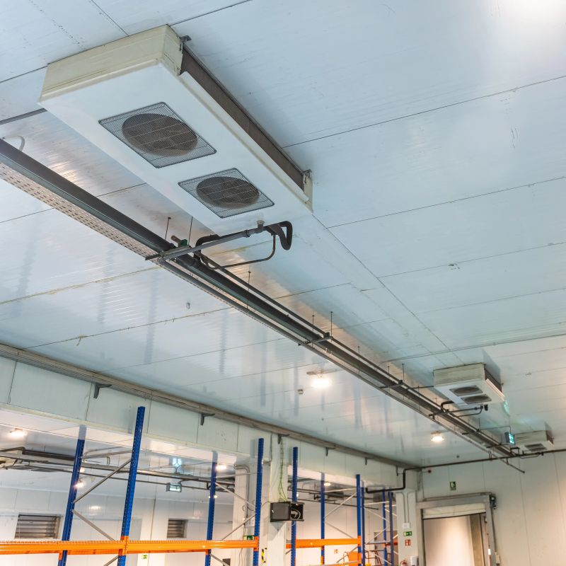 Refrigeration installation with isothermal panels for industrial warehouse for food preservation