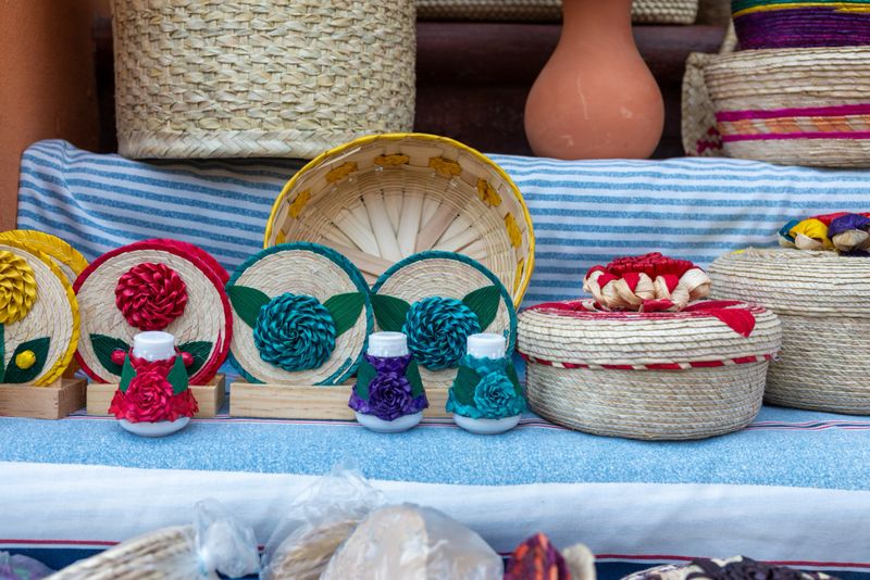 Tortilla holders and napkin rings made from natural fibers. Mexican handicrafts.