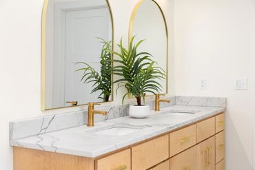 Calacatta Macchia Vecchia marble for elegant spaces.