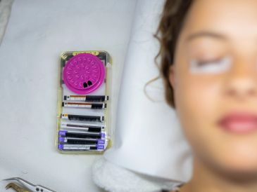 Organic castor oil mascara for nourished brows.