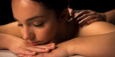 Woman receiving a relaxing shoulder massage.
