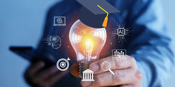 Light bulb with graduation hat symbolizing AI learning and education.