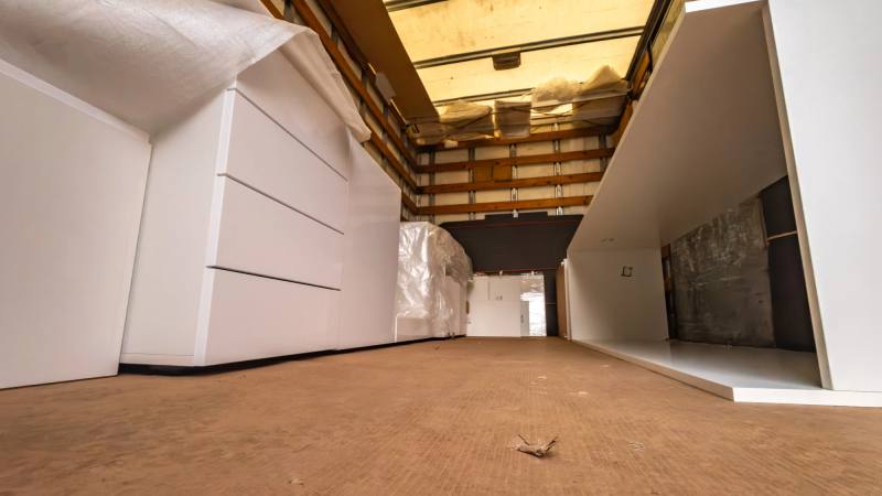 Clearing Mini-Entrepôts Space+ Units: WSS Junk Removal