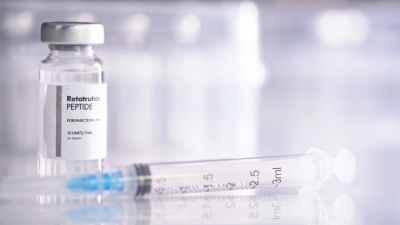 Vial of Retatrutide peptide and syringe.