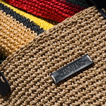 Sac en tissu tressé fait main.