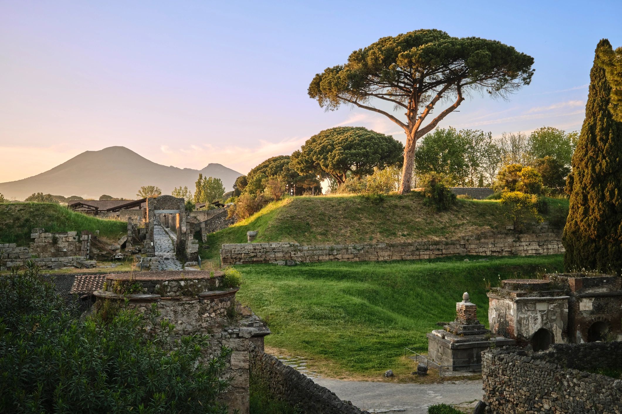 Why Traveling to Southern Italy with Friends Beats Solo Trips