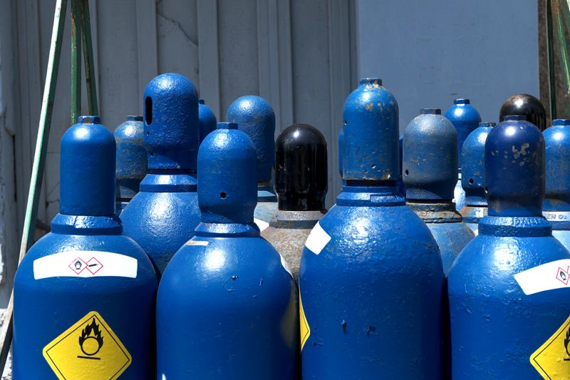 High pressure oxygen or hydrogen storage tanks