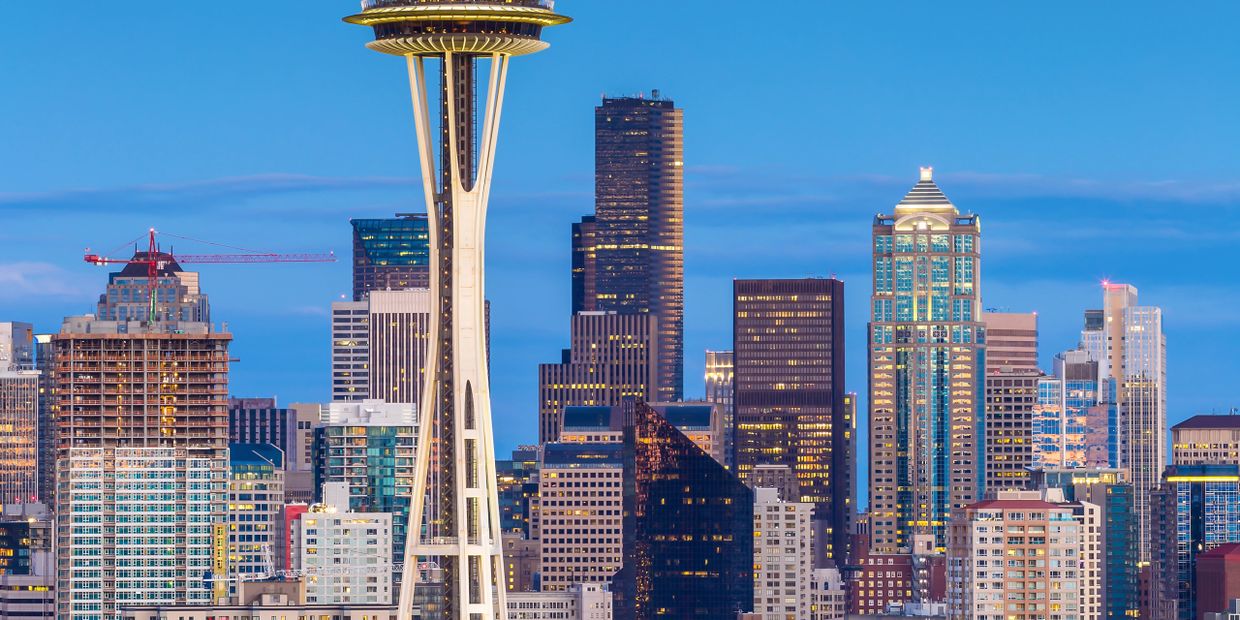 Seattle skyline featuring the iconic Space Needle at dusk.