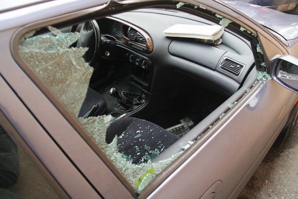 passenger front door glass broken